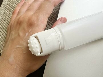 ダイソー「詰め替えチューブ」がSNSで話題。好きな乳液を入れてそのままマッサージ