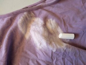 子どもって食事をするとき服を汚しますよね。そんなときにチョークのワザが使えます