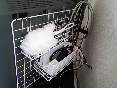 テレビ裏のデッドスペースも配線やコンセントの隠し場所に