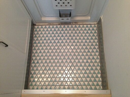 モザイクタイルを貼った土間