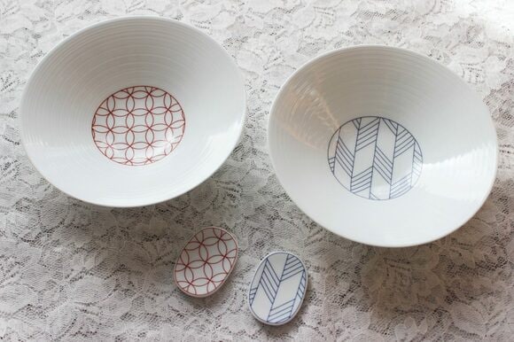 波佐見焼の中鉢と、箸置き