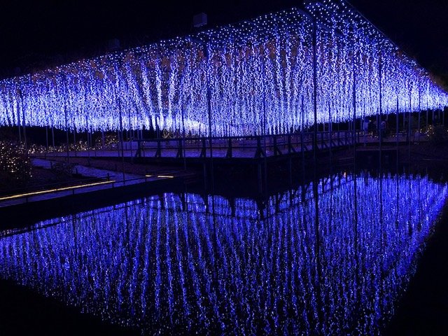 青いイルミネーション