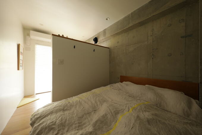 ワークスペースを設けた寝室