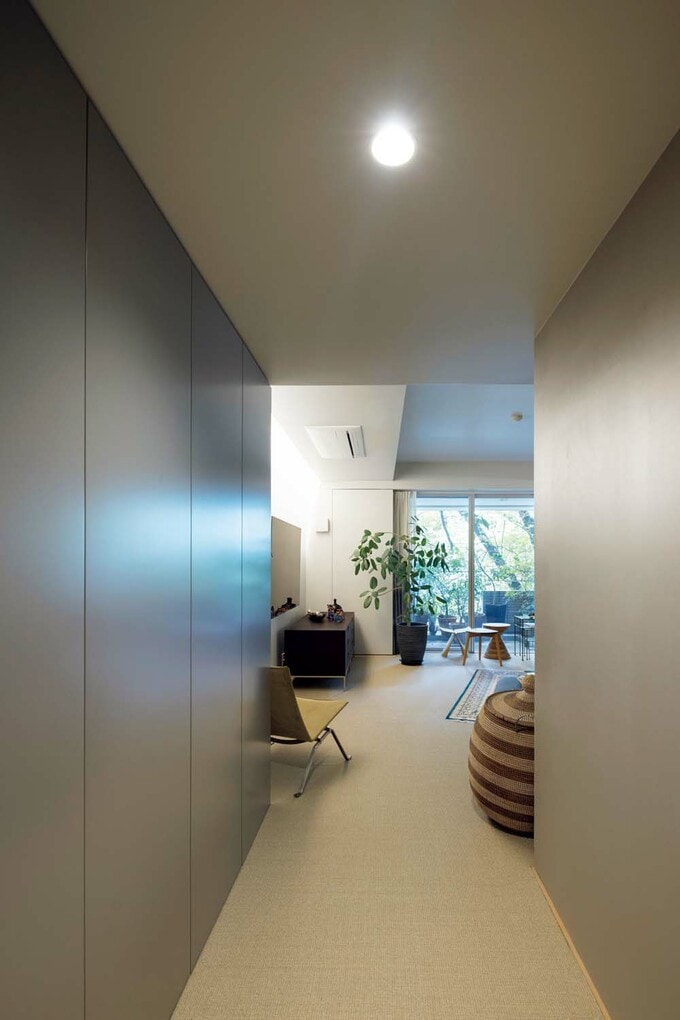 廊下からリビングを見たところ