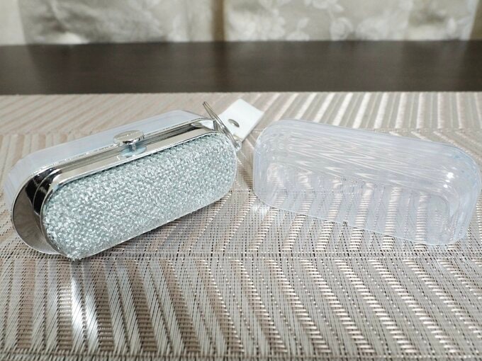 反対側はブラシ