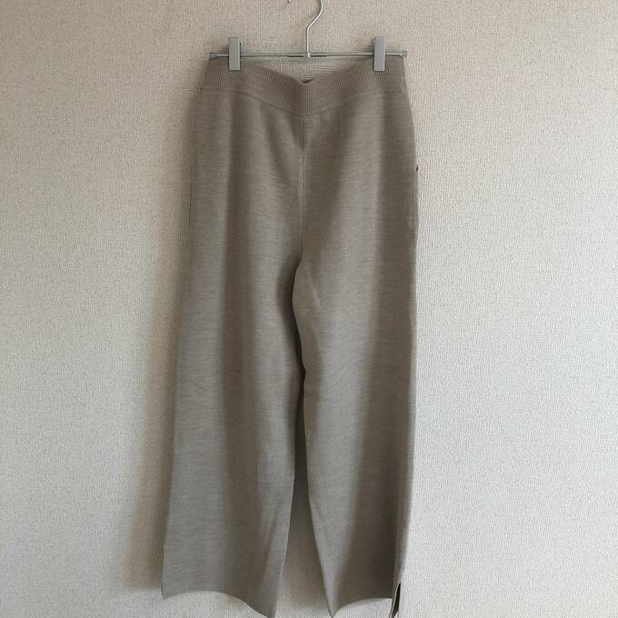 バックスタイルはシンプルですっきりとした印象