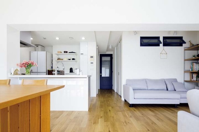 スケルトンリノベで床レベルを統一したLDK