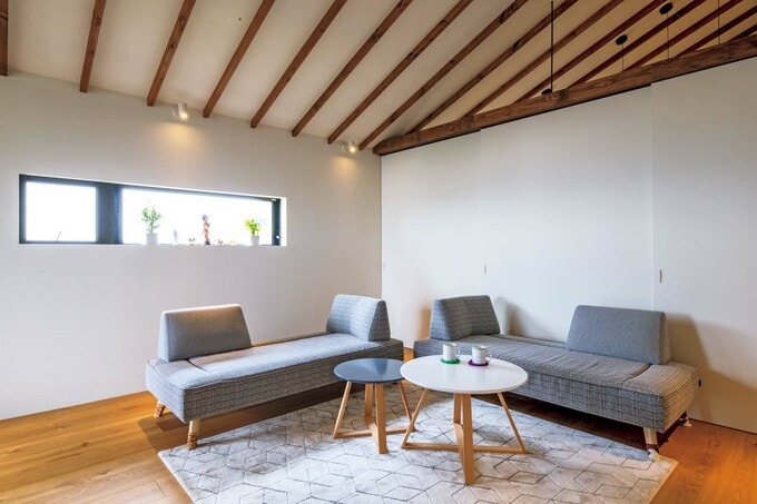 リビングとDKの間には可動式間仕切りを設置