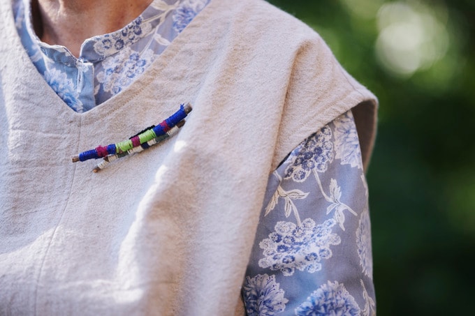 小枝のブローチ