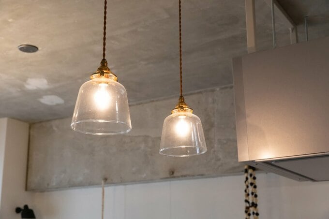 キッチンに採用したflameのペンダントランプ