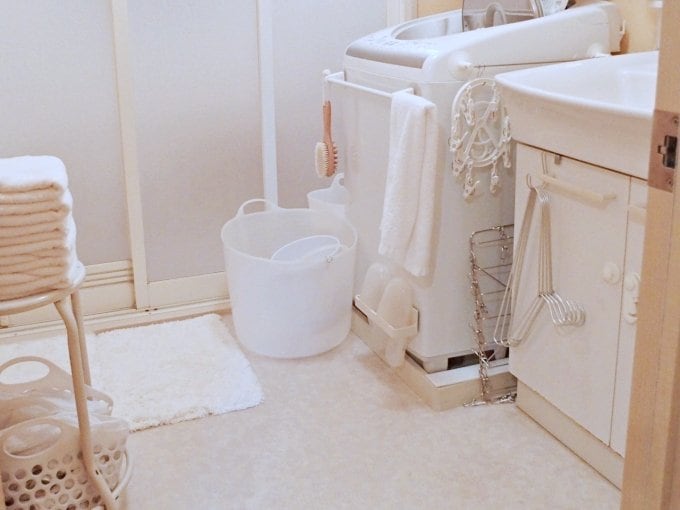 (普段バスマットは、洗濯機前のタオルバーに干しています)