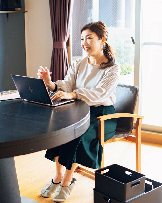 パソコン女性