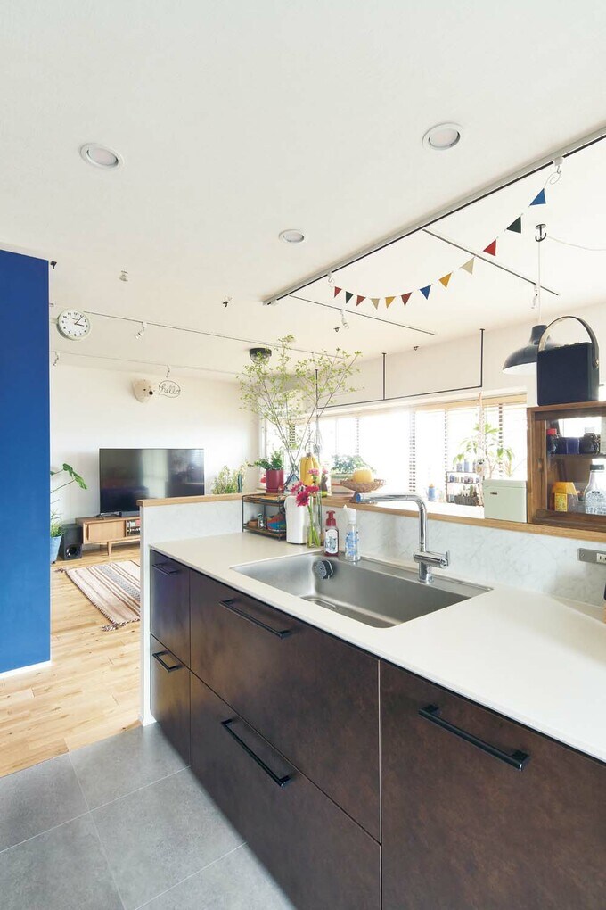 幅3mのワイドなシステムキッチン