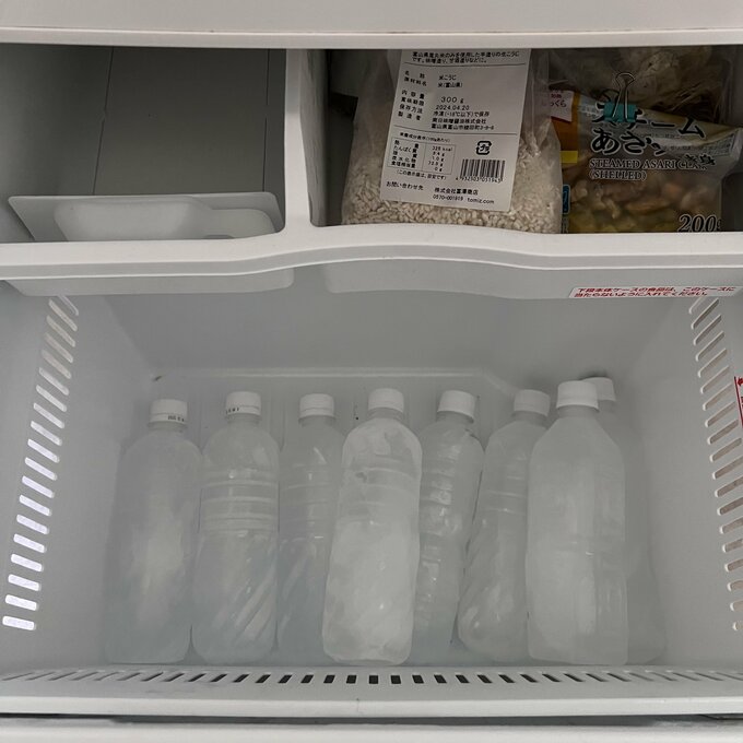 冷凍庫に非常用の水