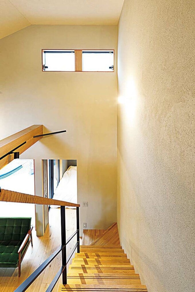 左官仕上げの壁と天井