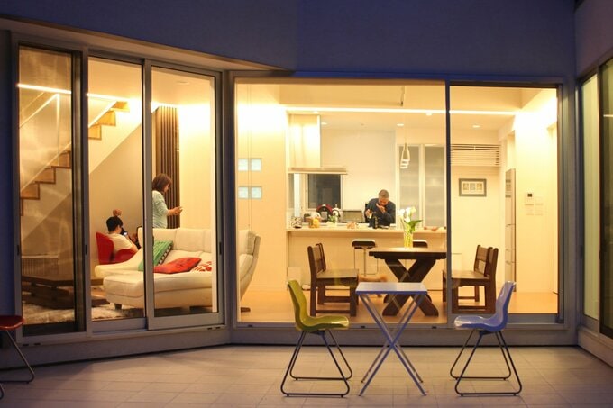 直線的に配置した間接照明