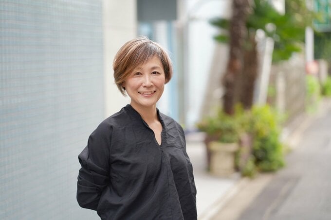 ブリーチのハイライトを入れた女性