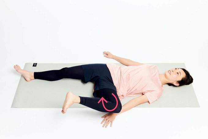 仰向け片足曲げる