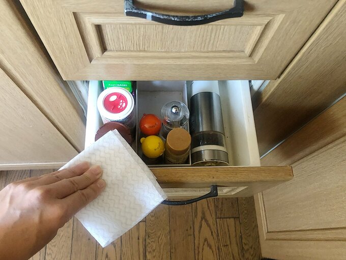 引き出しや扉の中に収納