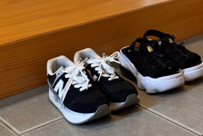 玄関のスニーカー