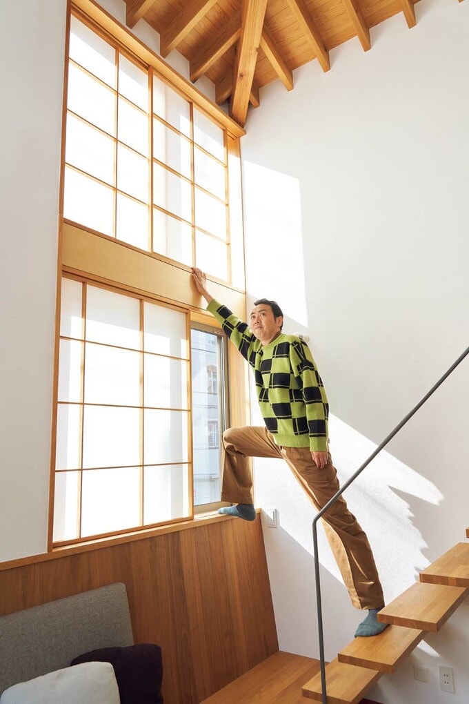 障子をあけるアンガールズ田中さん