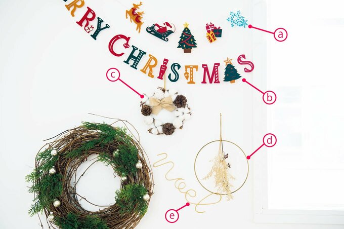 壁にクリスマスガーランド