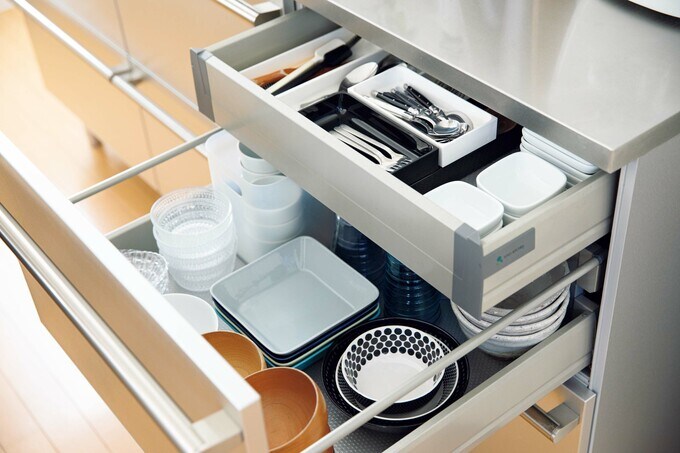 リビングやダイニングに近い右端の引き出し