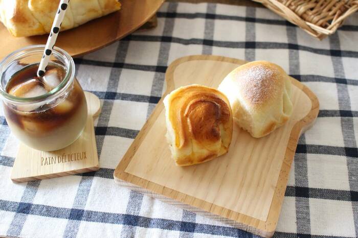 ナチュラルキッチンのかわいい木製トレーでおうちカフェが叶う