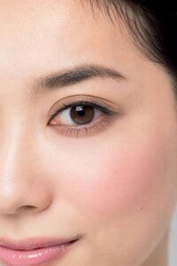 抜け感のある目元