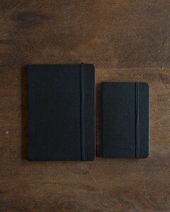 レザーのようなカバーで高級感漂うノート