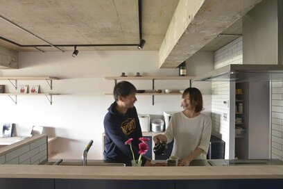 【マンションリノベ事例】共働きにうれしい！使いやすいキッチンと家事動線でストレスゼロの家