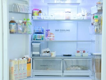 冷蔵庫の中身は「3～4割」がちょうどいい。調味料は最小限、野菜は紙袋で収納