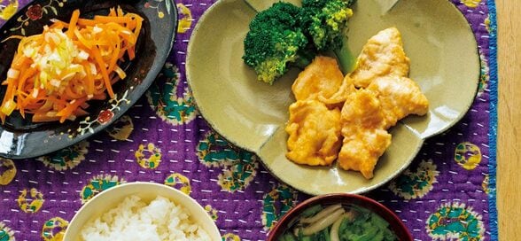 ヘルシーな鶏胸肉の照り焼きの献立。野菜たっぷりで合計460kcal