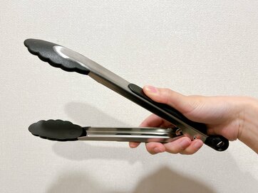 料理のモチベが上がるトング。パスタが難なくつかめて1600円の価値あり！