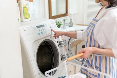 たて型洗濯機とドラム式洗濯機を比較。水道代と電気代がおトクなのは？