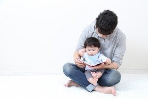 赤ちゃんとの帰省で持っていくべき8つの頼れるアイテムとは?オモチャ選びにも注意