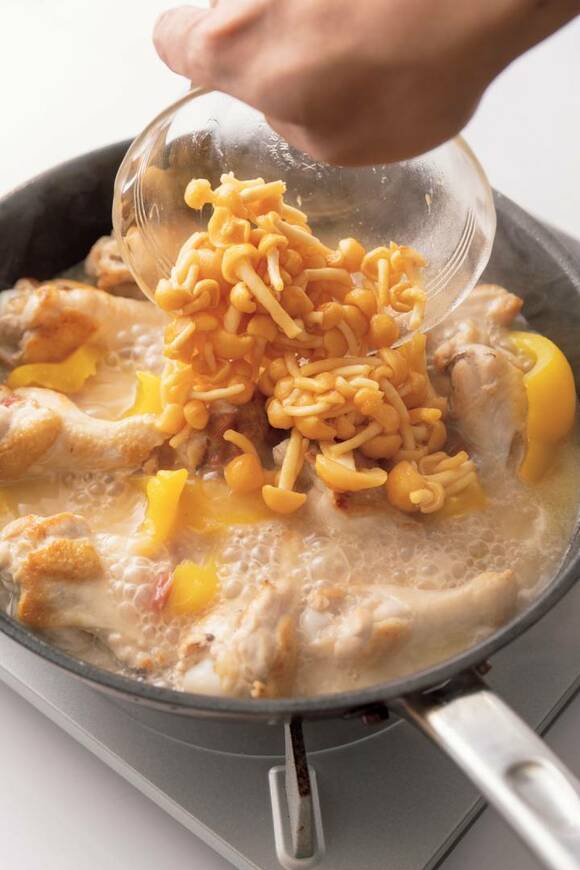 フライパンになめこ