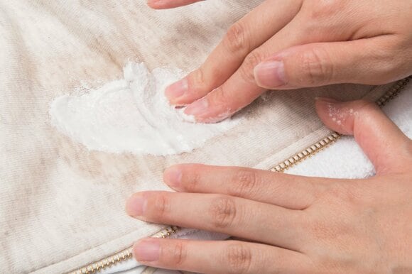 洗顔料を塗り込む