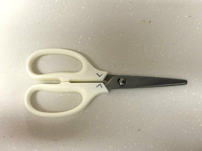 印をつけた分解できるキッチンバサミ