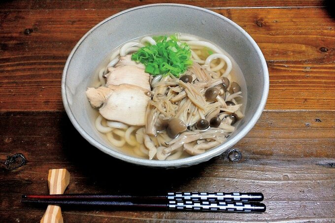 鶏のさっぱりチャーシューをうどんのトッピングにした様子