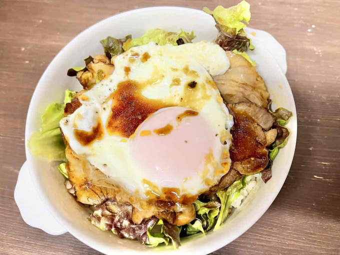 煮豚でつくる丼もの