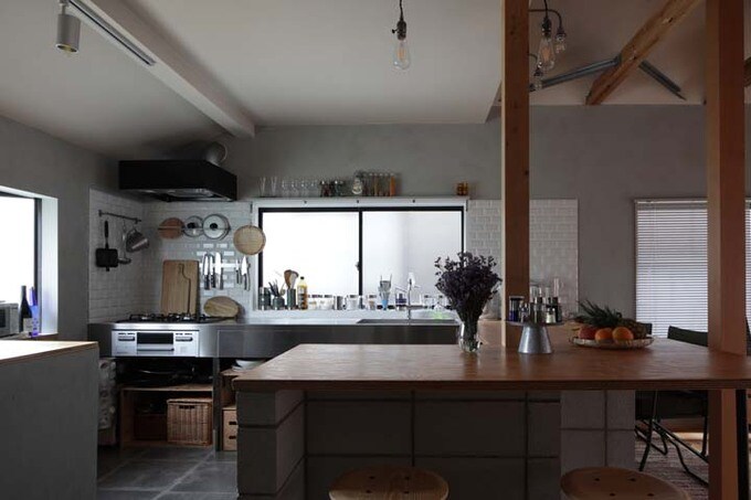 木目が美しいキッチンカウンターの天板