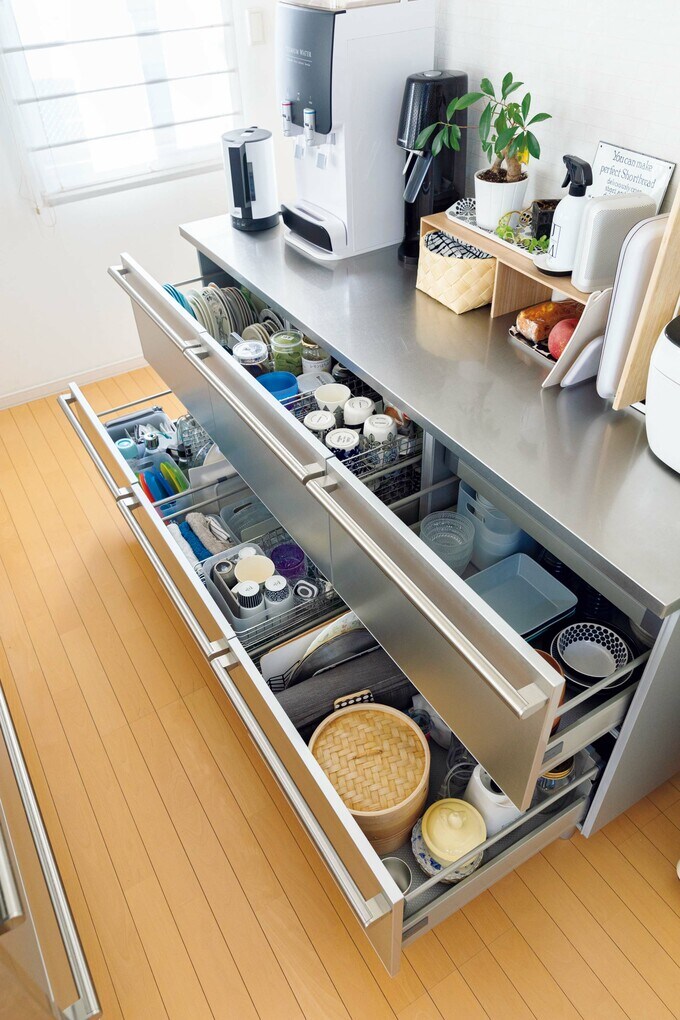 壁側のカウンターの引き出し