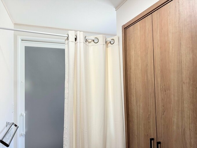 仕切りのカーテン