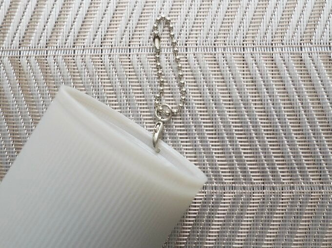 ボールチェーンがついている