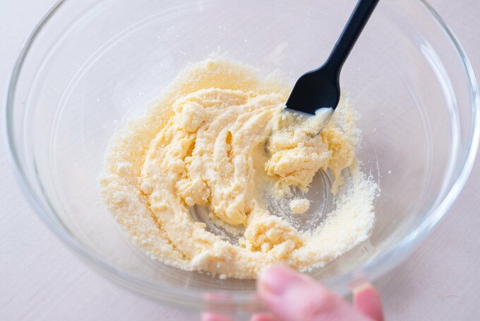 ソースを混ぜる