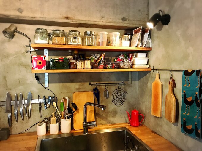 キッチンのオープン棚やナイフラック