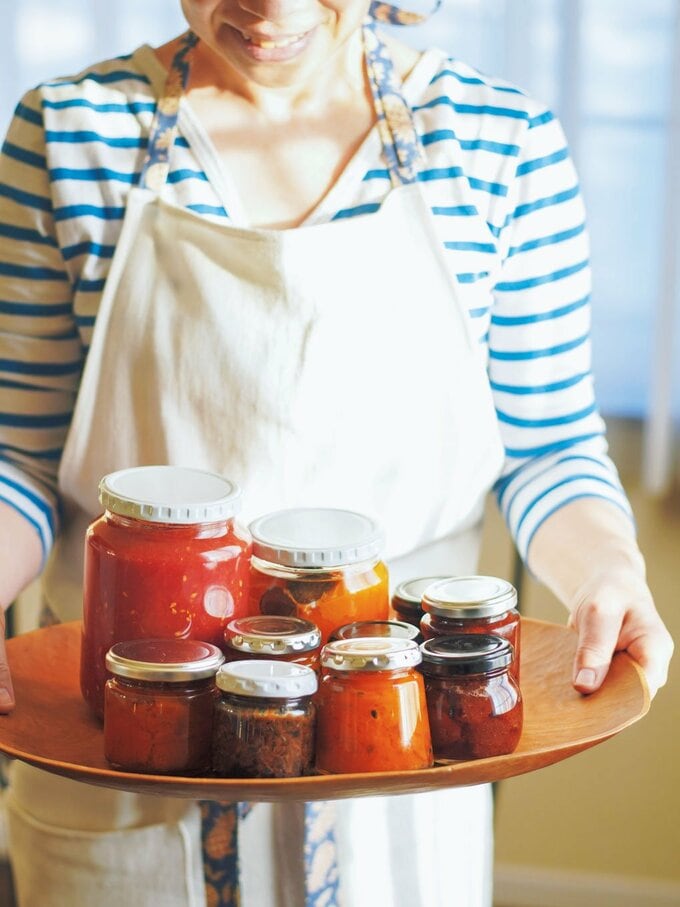 トレイに保存食
