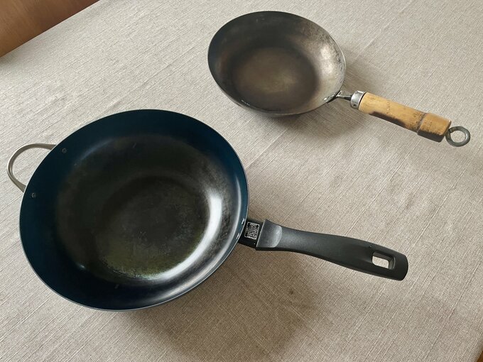 大小２つのフライパン
