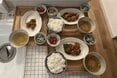 家がキレイな人の「がんばらない」暮らしのコツ3つ。配膳は給食スタイルにして家事ラクに